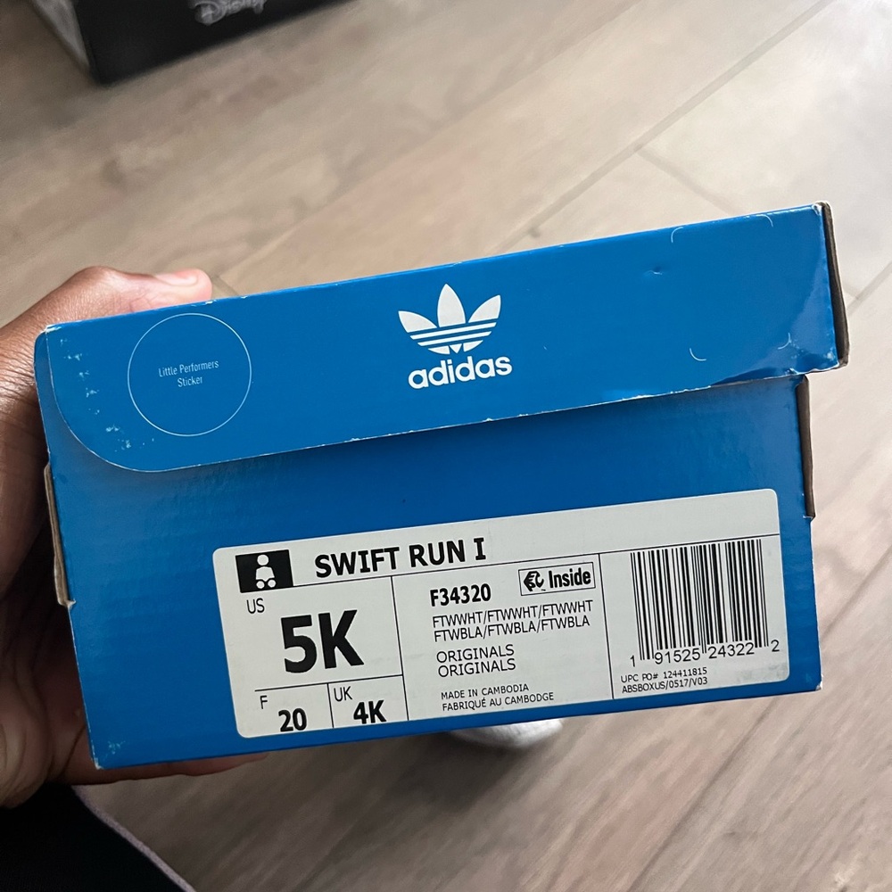 Adidas Swift Run (white/baby)